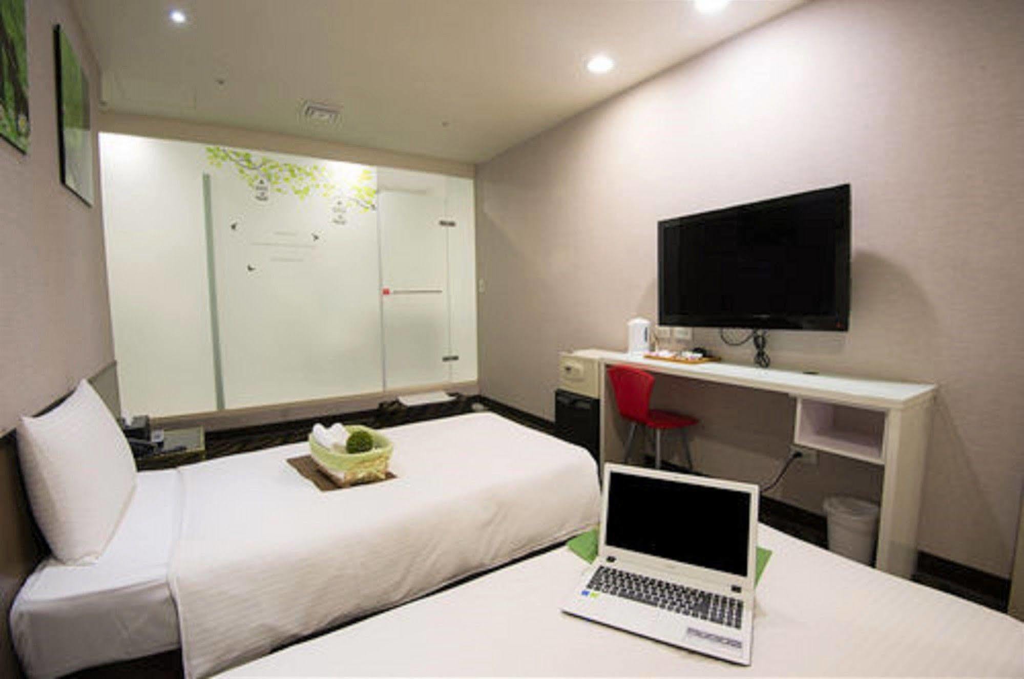Hotel 6 - Zhonghua Taipéi Exterior foto